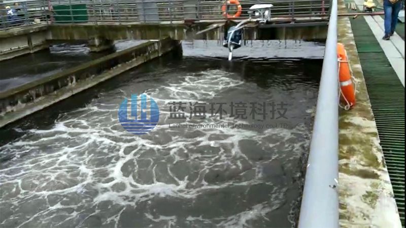 藍(lán)?？萍?四川某地 推流攪拌曝氣機(jī)現(xiàn)場(chǎng)視頻